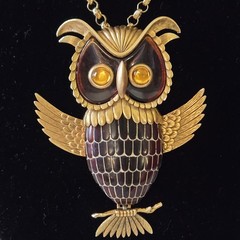 Vintage Articulated Owl Pendant Necklace Amber Lucite Eyes Wings Tail Gold Tone