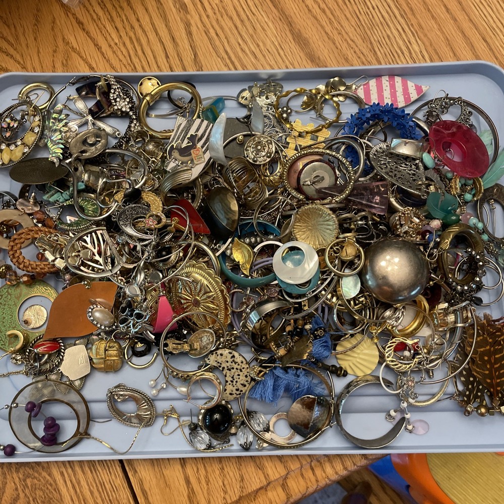 Jewelry Lot 3#9oz Earrings Vintage Modern Necklaces Cuff Link & Pieces. 103