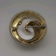Vintage A.N.K. 12/20 GF Brooch Pin Signed Gold Tone Classy wreath with pearl