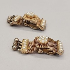 Vintage Leru Mesh Earrings Clip On Gold Tone Dangle 1 5/8″