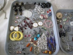 8# Vintage-Now 217pc Costume Jewelry Necklace Earrings Pins Bracelets Lot (Bb17