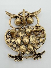 T16-1731 BROOCH GOLD TONE PIN 1.9″ ANIMAL RHINESTONE OWL BIRD COLORFUL
