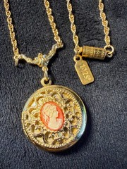 Vintage 1928 Jewelry Co Gold Tone Faux Cameo Locket Necklace Filigree Rope Chain