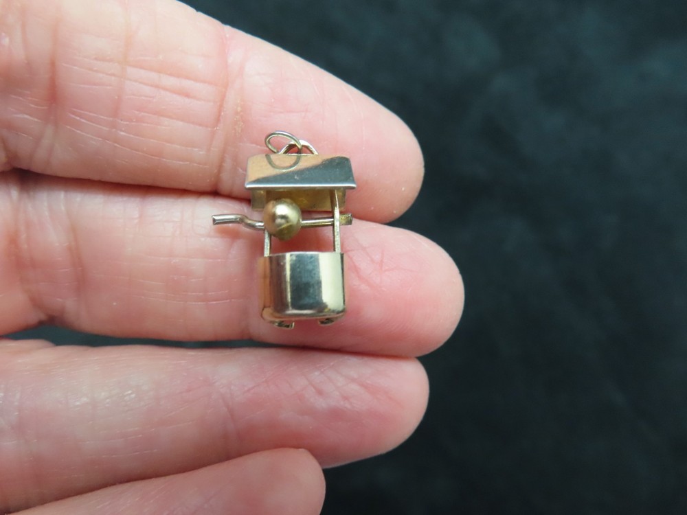 Vintage 1960’s Gold Plated Wishing Well Charm That Moves