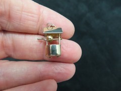 Vintage 1960’s Gold Plated Wishing Well Charm That Moves