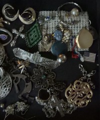 Vintage Wear Repair Repurpose Lot ~ 50+ Items ~ Necklace Pendant Brooch Ring Pin