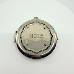 VTG Modern 2016 Commemorative Oversized Silver Tone Round Photo Locket Pendant