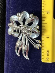 Vintage Sterling Silver Leaf & Ribbon Brooch Pendant / Pin, 8g, Mid-Century 2”