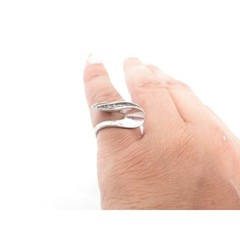 MID CENTURY MODERNIST VINTAGE SOLID STERLING SILVER SWIRLY RING. Size 5.25
