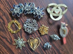 Lot of 10 Brooches/Pins Red Bird, Floral, Heart Misc # HH #18