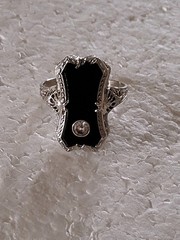 1920s Art Deco Solid 14K White Gold Filigree, Onyx Inlay & Diamond Ring 7.25