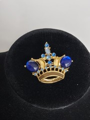Trifari Crown Brooch Blue Cabochon Rhinestone Vintage Gold Tone Pin Pendant Book