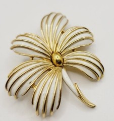 Vintage Crown Trifari Brooch Gold Tone Enamel Flower 2.25 in