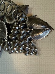 NAPIER SIGNED PARURE SILVER PLATE LEAVES & GRAPES BROOCH & CLIP EARRINGS