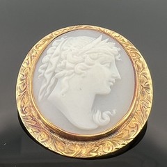 Vintage Hand-Carved Shell Cameo Brooch Pendant 14K Yellow Gold Estate