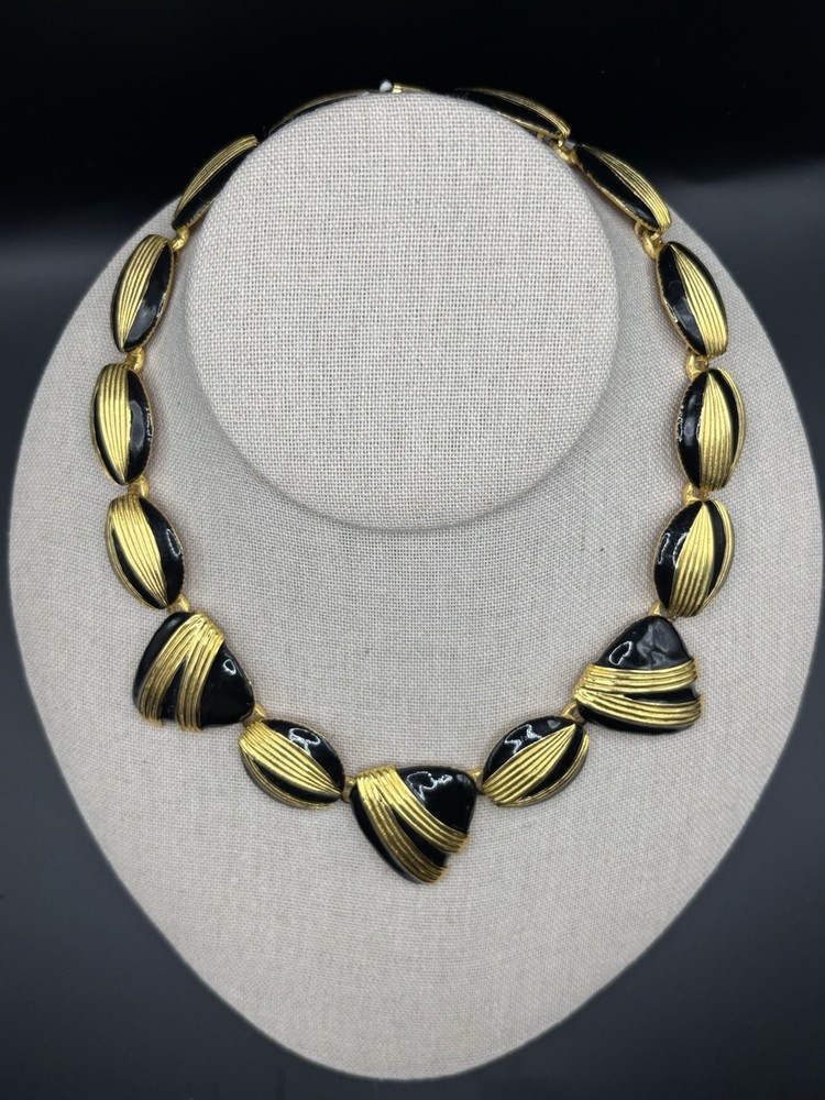 Vintage Unsigned Blk/gold Statement Necklace – 15.5 Inches
