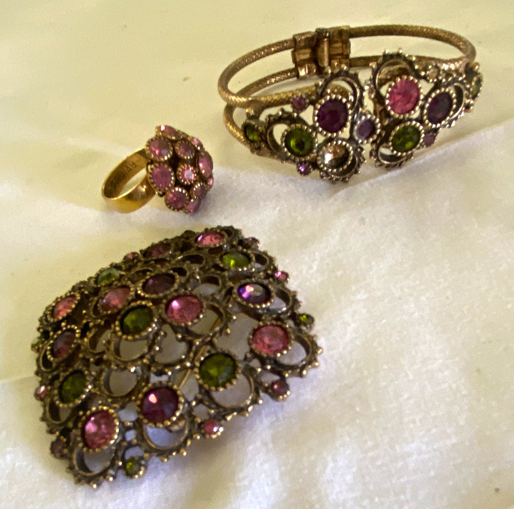 Gold Tone Crystal Rhinestone Jewelry Set Bracelet Brooch Ring Pink Green Purple