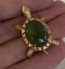 VINTAGE DESIGNER KARBRA 3.00ct JADE 14K YELLOW GOLD TURTLE BROOCH PIN 6 GRAMS