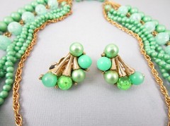DRAMATIC 1960’S GOLD TONE LIME GREEN BEADED NECKLACE AND EARRINGS SET
