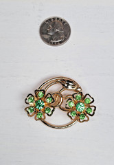 Vintage Coro Green Rhinestone Floral Circle Brooch Gold Tone c. 1950s-1960s