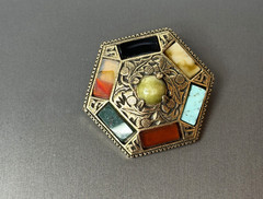Vintage Miracle Scotland Brooch Pin Faux Agate Celtic Thistle Hexagon Gold Tone