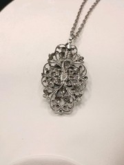 Vintage Floral Cameo Pendant Necklace Transferware Porcelain 23.5″ Silver Tone