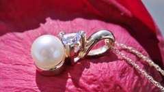 14k yellow gold pendant 6.7mm Akoya cultured pearl 0.24ct tanzanite 1.75g