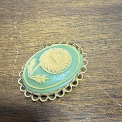 Vintage Retro Gold Tone Carved Green & Ivory Celluloid Flower Cameo Brooch