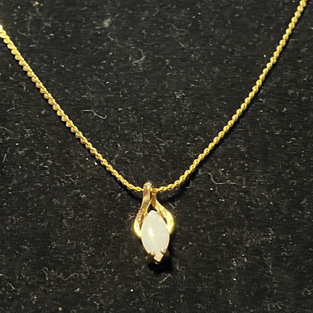 Vintage Merlite Delicate Gold Tone Faux Fire Opal Pendant Necklace 18”