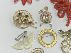 Vintage Estate 36pc Jewelry Lot Brooches Pins Celluloid Metal Stones Religious