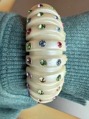Vintage Pearlized Cream Clamp Assorted Rhinestone Hinged Bangle
