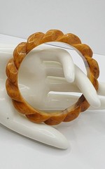 Butterscotch Bakelite Bangle Bracelet Vintage Carved Marbled Chunky Tested 7.5″