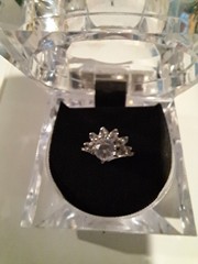Ring sz 5 Good quality costume jewelry 18K HGE White Gold Electroplate Exc cond