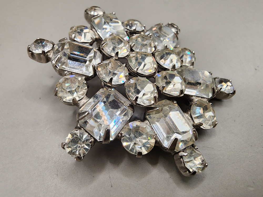 Vintage WEISS Clear Rhinestone Snowflake Brooch Pin Silver Tone Art Deco Style