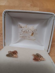Vtg Coleman 10k Tri Colored Gold Leaf Grapes Stud Earrings Black Hills Gold .5″