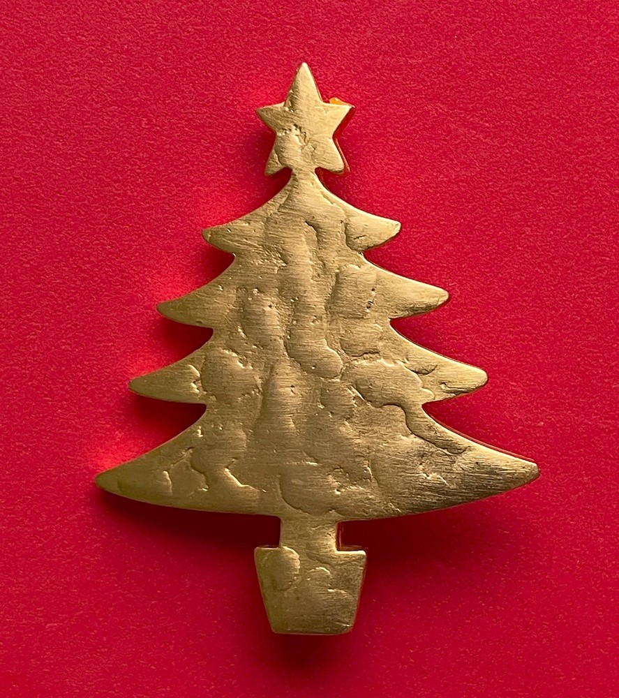 VINTAGE VERO CHRISTMAS TREE PIN BROOCH GOLD TEXTURED SIGNED MCM HTF 70s 31