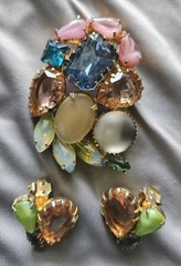Vtg JULIANA D&E Cluster Faceted Multicolor Rhinestone Brooch & Clip-On Earrings