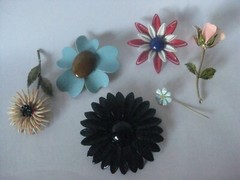 6 Vintage Flower Enamel Yellow Red Blue Pink White Green Gold Silver Daisy Lot