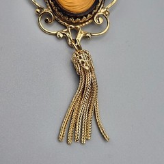 Vintage Whiting & Davis Amber Glass Hologram Cameo Brooch Tassel Gold Tone Pin