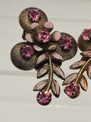 Vintage 1940s Unsigned Coro Pink Amethyst Rhinestone Floral Clip On Earrings