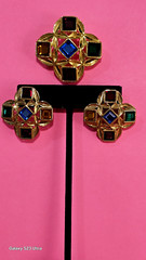 VINTAGE LADY REMINGTON earing pendent & pin set gold tone, colored square stones
