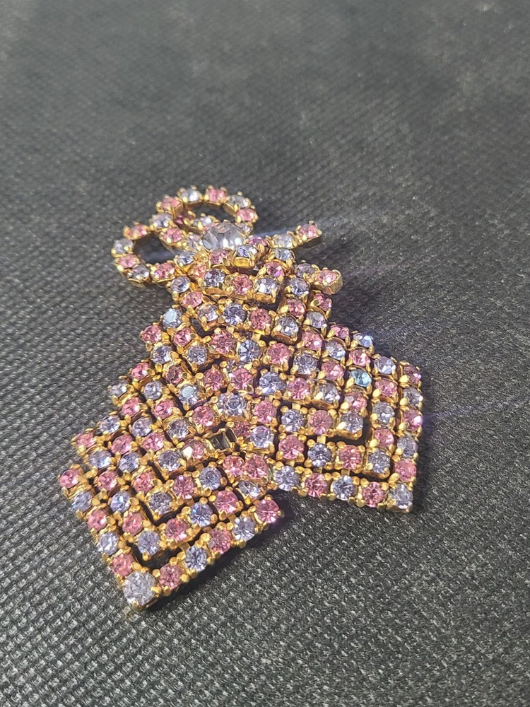 Vintage Signed Kramer New York 2.5″ Pink Blue Rhinestone Brooch See Description