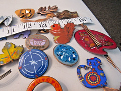 LOT OF 68 VINTAGE ENAMEL COPPER BROOCHES PINS WITH MATISSE RENIOR & TY