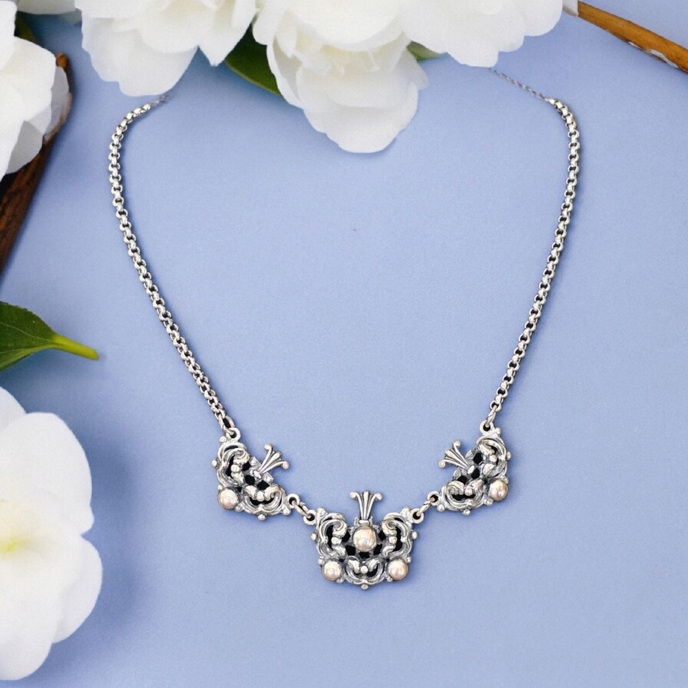 Vintage Mid-Century MN 835 Silver Traditional Floral Design 3D Necklace