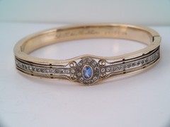 STUNNING ANTIQUE 14K GOLD FILLED WHITE & BLUE STONE HINGED BANGLE BRACELET