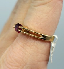 Vtg Sz 5 Ring Sm Red Cubic Zirconia 18KGE Stackable Fashion Jewelry StyS3