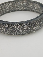 1950s SMOKE GRAY silver glitter confetti inclusions bangle bracelet size 8