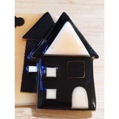 Vintage Acrylic Lucinda House Pin in Black and Golden Yellow