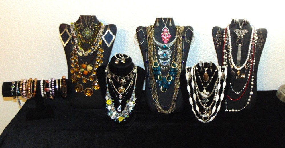 Vintage & Modern Assorted Jewelry lot- very nice!