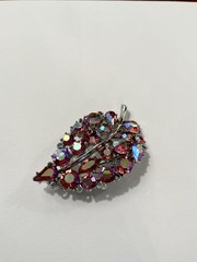 LISNER Stunning Vintage Pink AB Stones Silvertone Leaf Brooch Signed